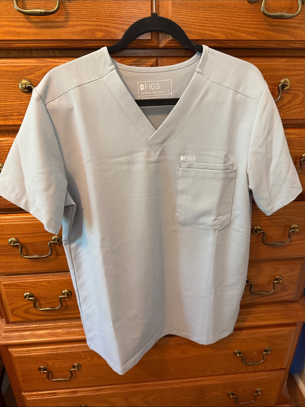 Figs Men’s V-Neck Top in Light Blue